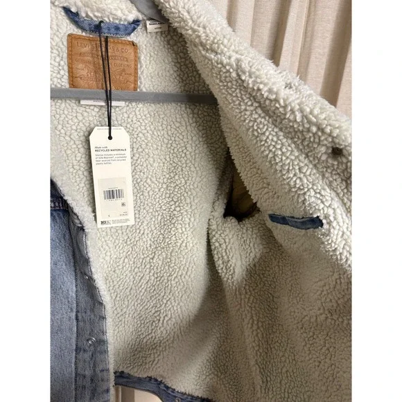 NWT LEVI'S TYPE III SHERPA TRUCKER JACKET Light Wash size SM - Picture 7 of 8